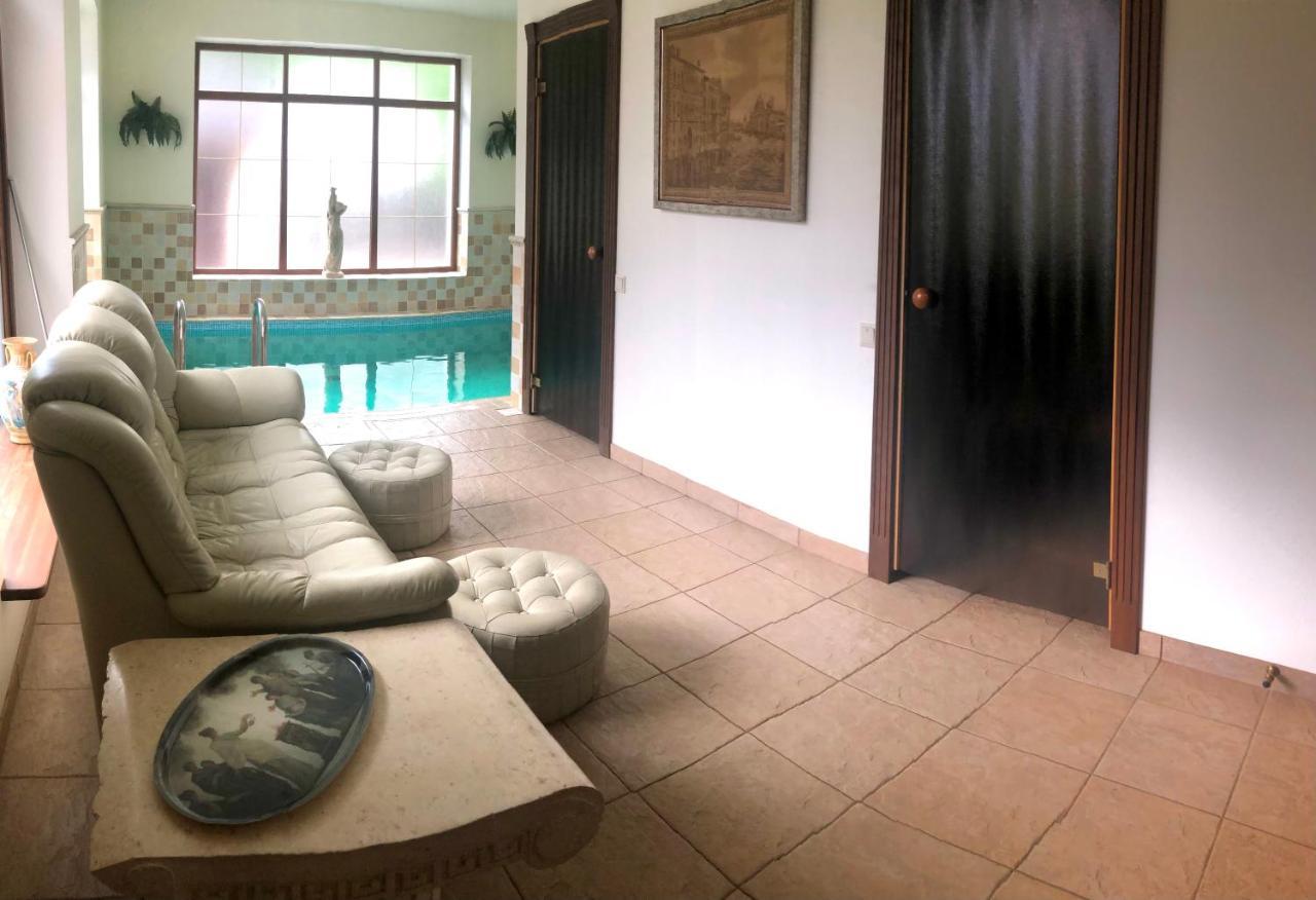 Guests House With Amazing Pool And Sauna Babite Luaran gambar
