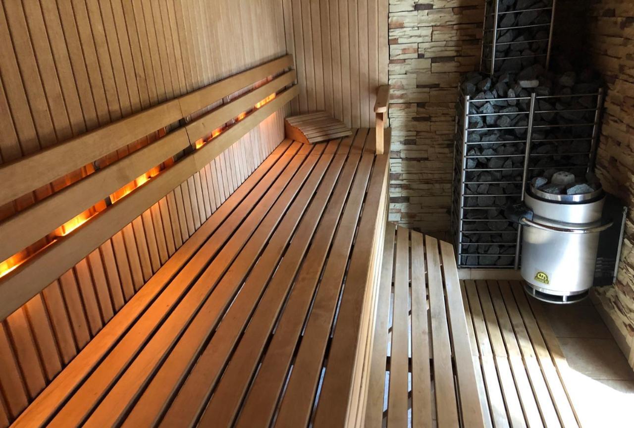Guests House With Amazing Pool And Sauna Babite Luaran gambar