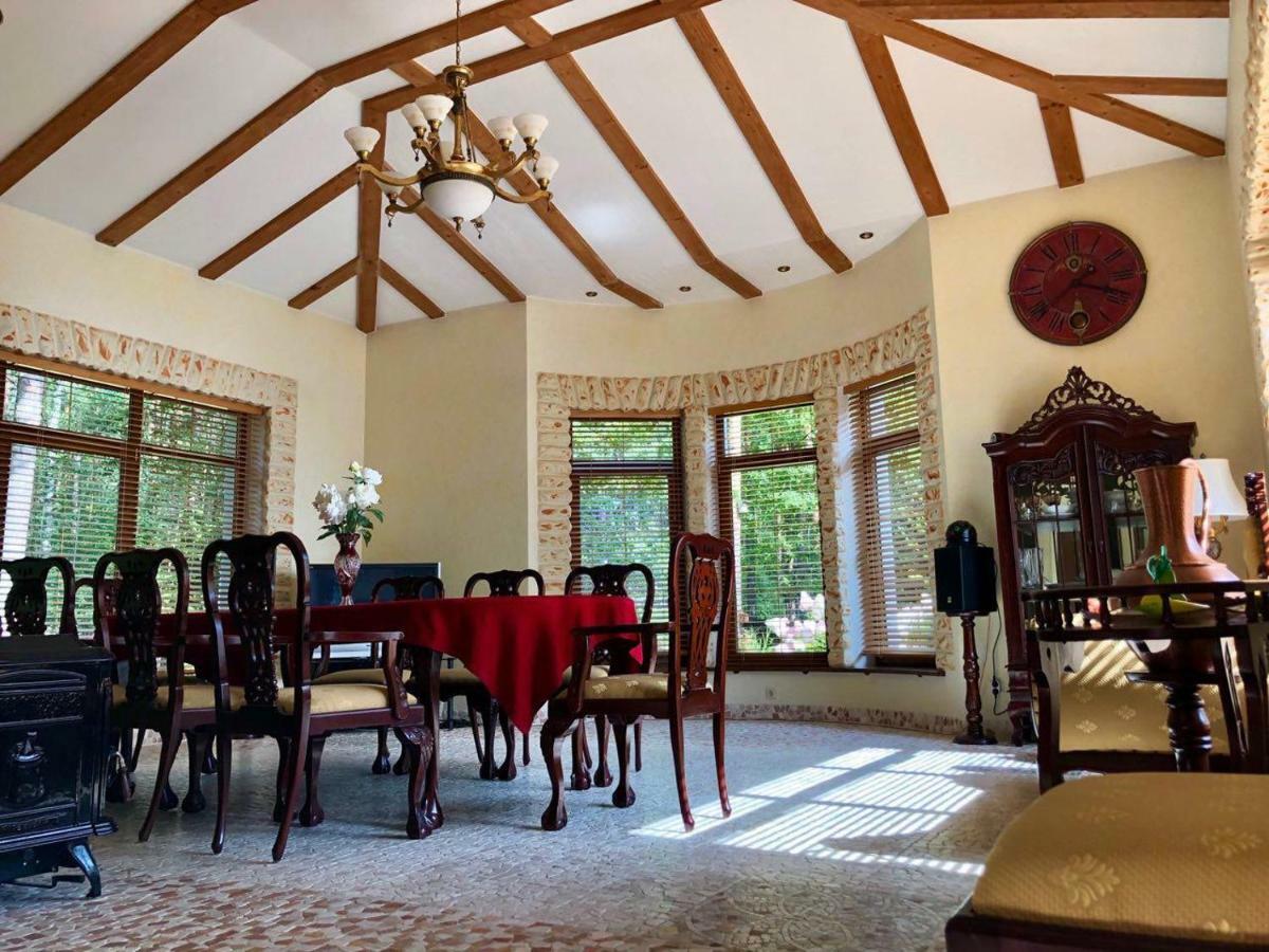 Guests House With Amazing Pool And Sauna Babite Luaran gambar