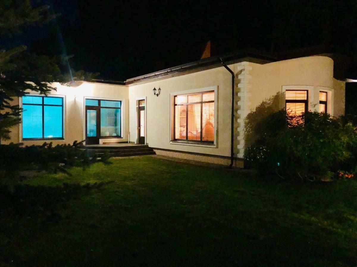 Guests House With Amazing Pool And Sauna Babite Luaran gambar